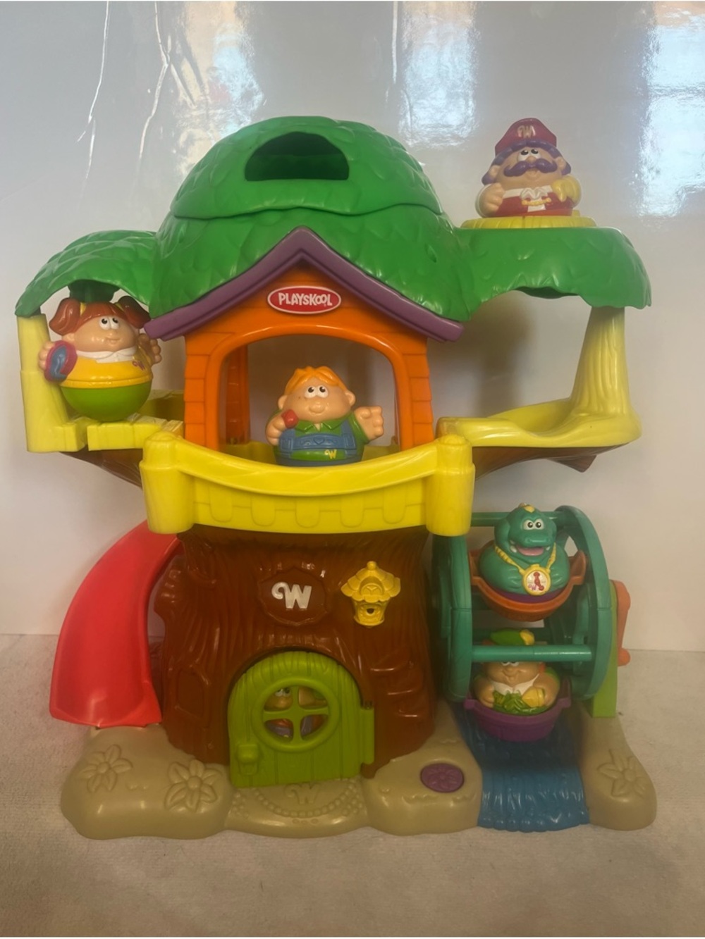 Vintage Playskool weebles Treehouse Playset with Red Slide 7 Weebles